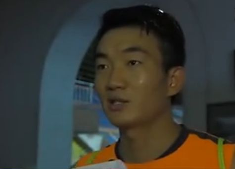 叶辰随后又将唐四海给的茶叶也拿了出来，递给萧常坤道：爸，这是我托人给你找的一点好茶叶，以后千万别从微信上胡乱买茶了。